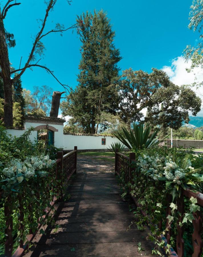 ホテル Hacienda Cusin オタバロ エクステリア 写真