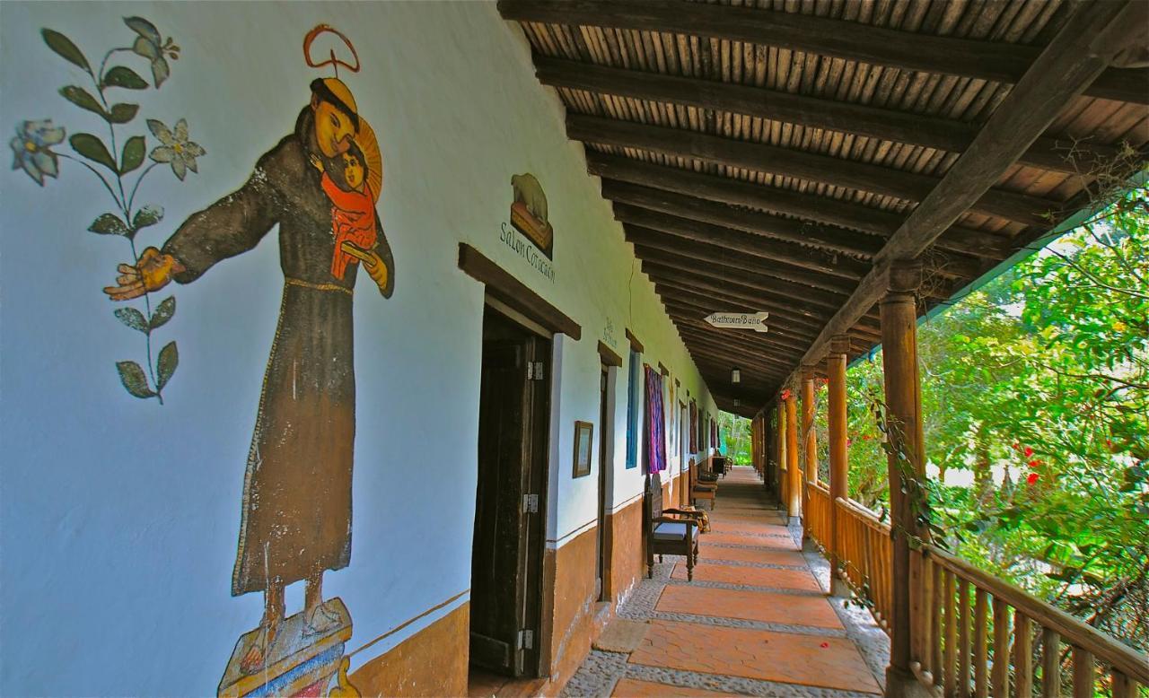 ホテル Hacienda Cusin オタバロ エクステリア 写真