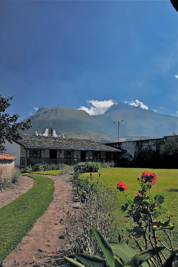 ホテル Hacienda Cusin オタバロ エクステリア 写真