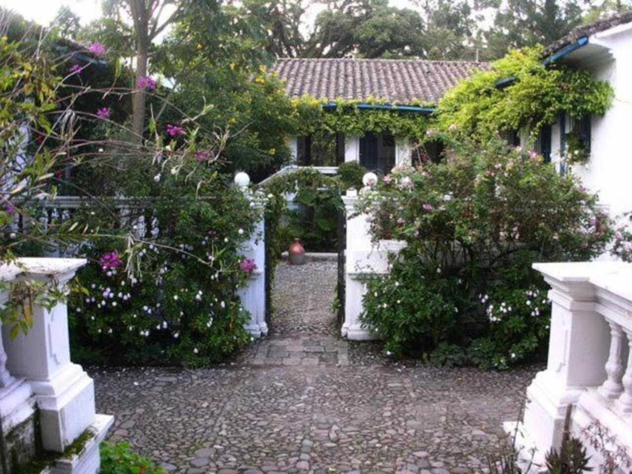 ホテル Hacienda Cusin オタバロ エクステリア 写真